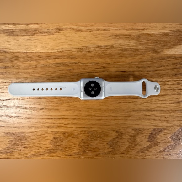 Apple Watch Series 3 - Picture 2 of 4